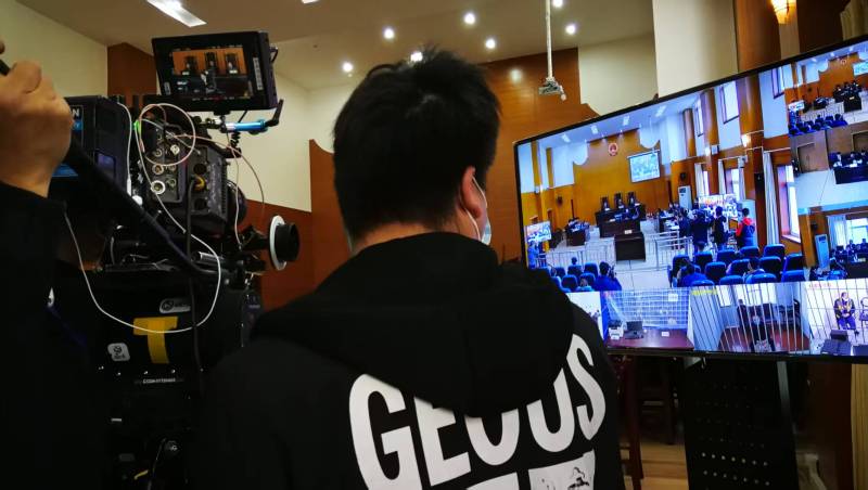 AI生成VS人工创意——福鼎市广告片拍摄公司的技术浪漫主义实践